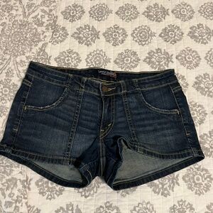 Lowrise vintage levi’s jean shorts